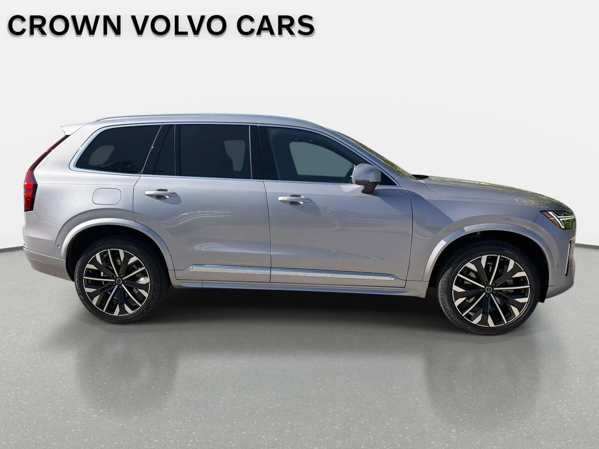 2026 Volvo - image 4