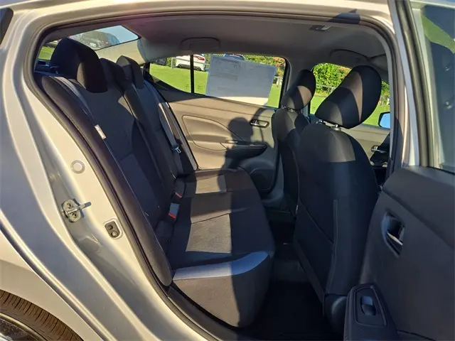 2025 Nissan Versa 1.6 SV photo 13