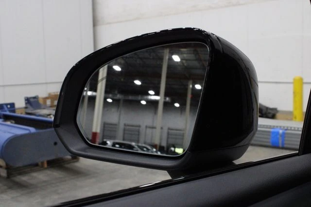 2025 Volvo - image 43