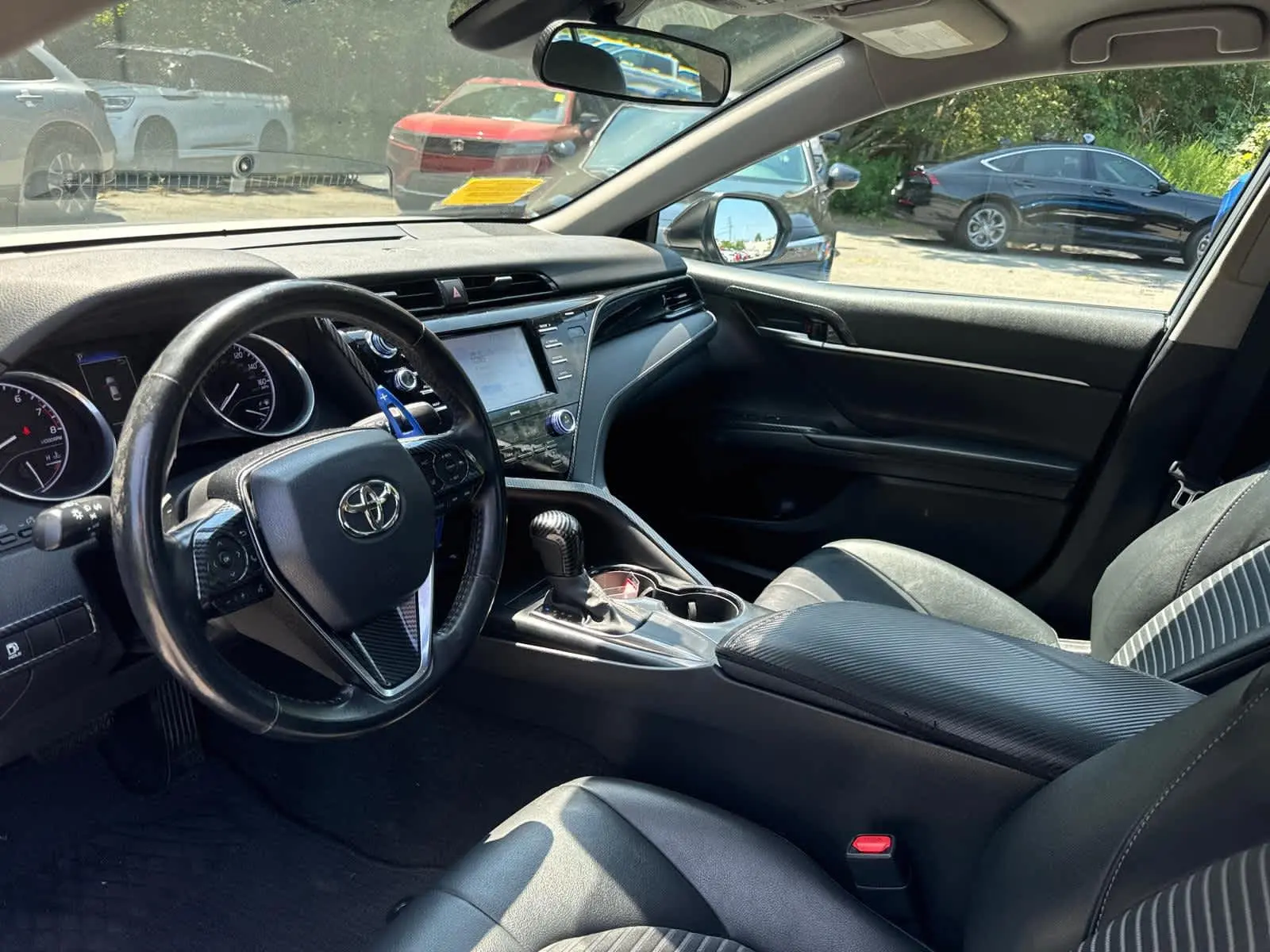 2020 Toyota Camry SE photo 12