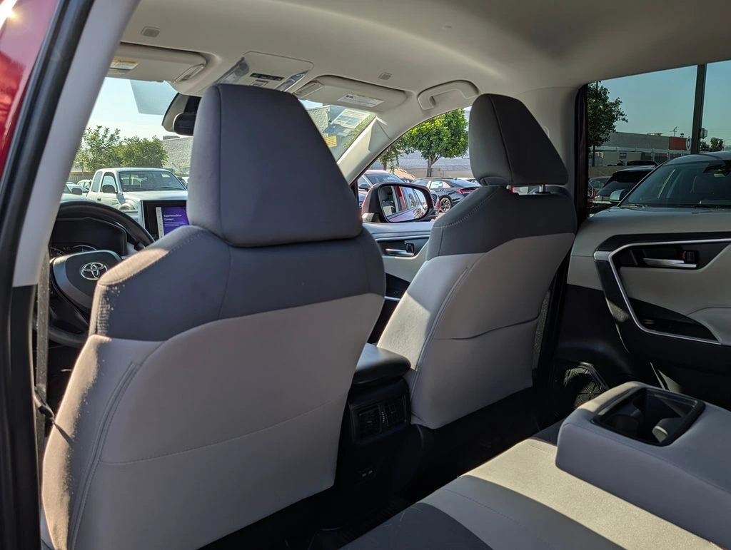 2024 Toyota RAV4 XLE - Photo 13
