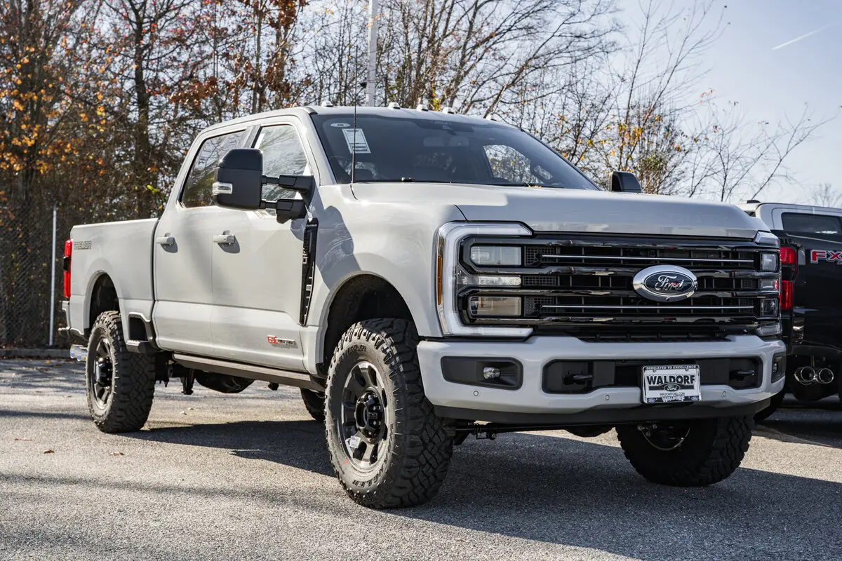 2026 Ford F-250 Super Duty Platinum's photo