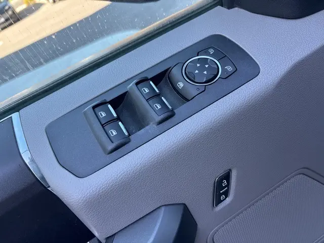 2018 Ford F-150 XLT photo 17