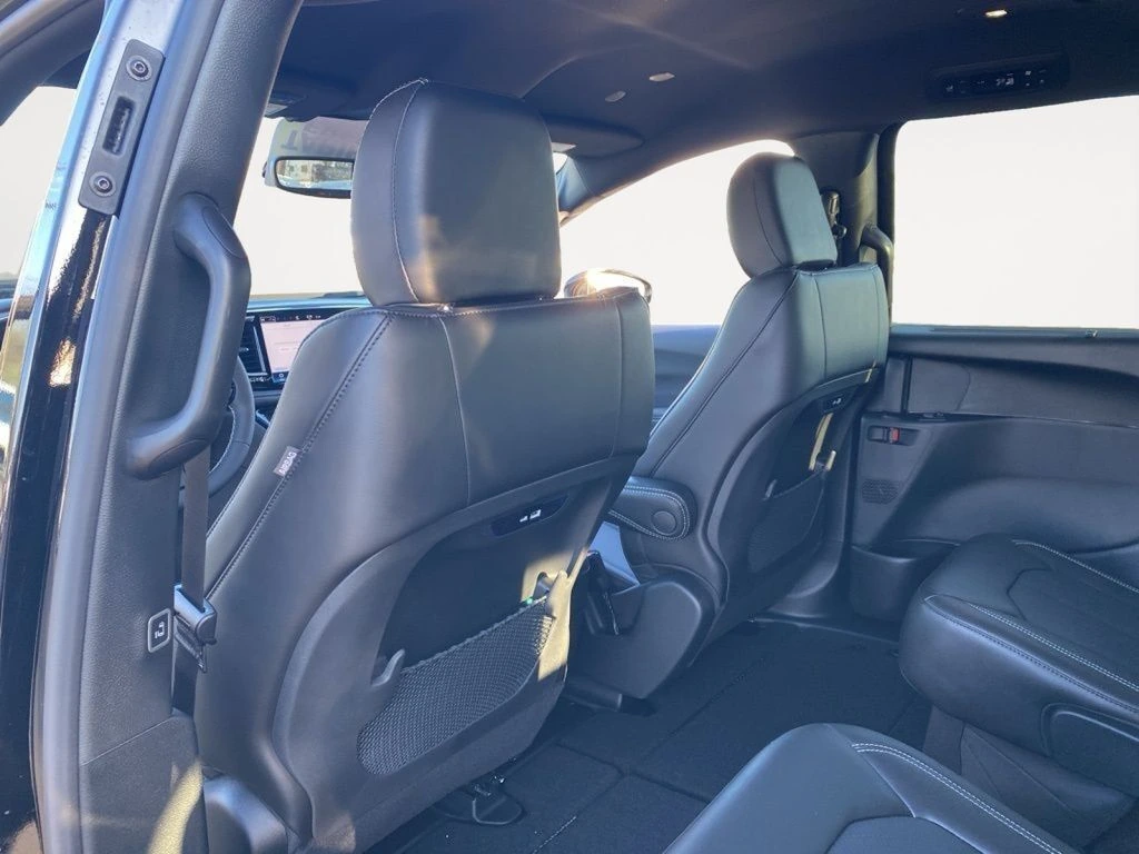 2026 Chrysler Pacifica Select - Photo 20