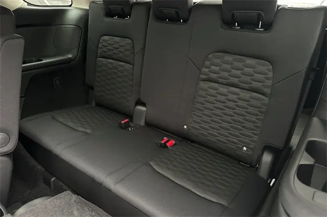 2025 Nissan Pathfinder SV photo 7