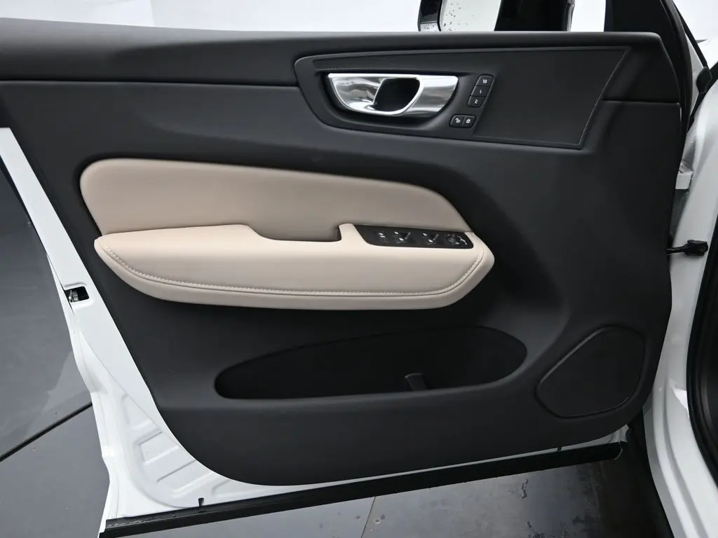 2026 Volvo - image 23