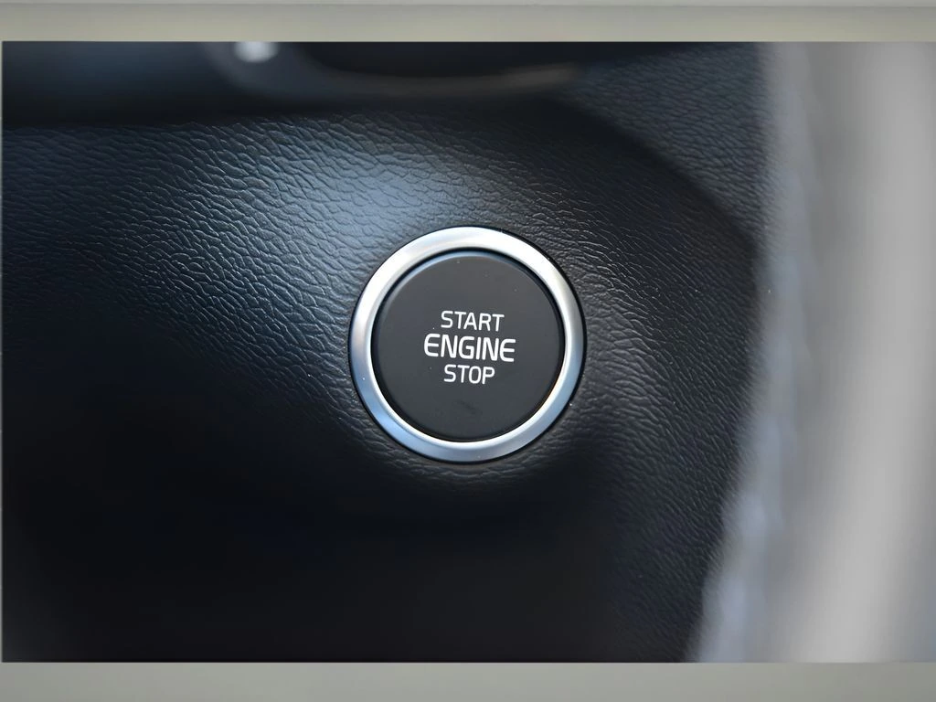 2025 Volvo - image 30