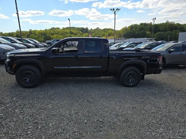 2025 Nissan Frontier PRO-4X photo 2