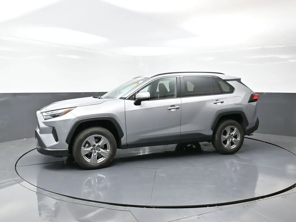 2024 Toyota RAV4 XLE photo 2