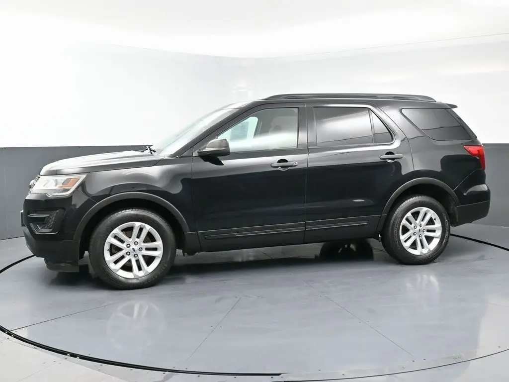2017 Ford Explorer Base photo 4