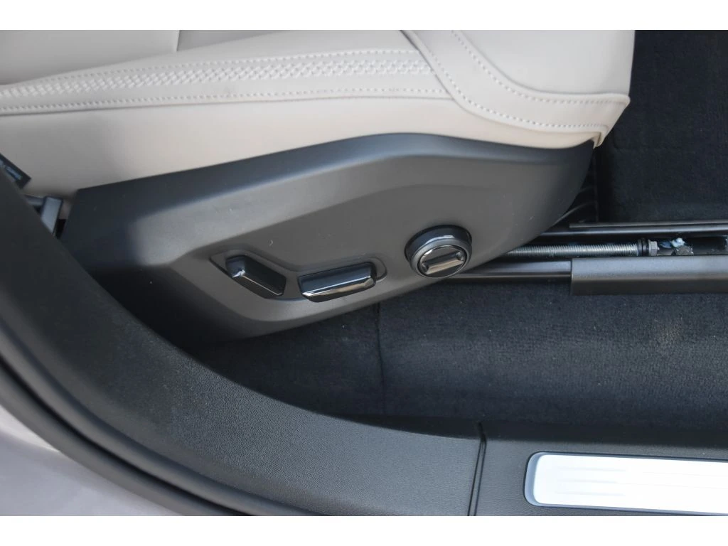 2026 Volvo - image 33