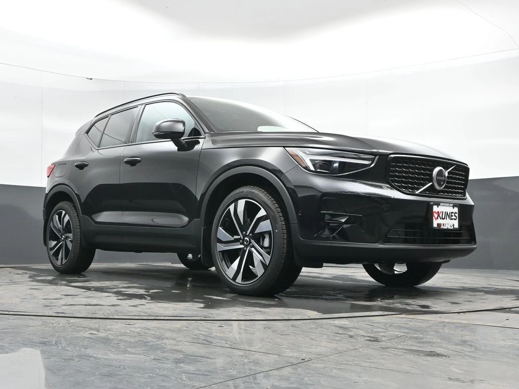 2026 Volvo - image 41