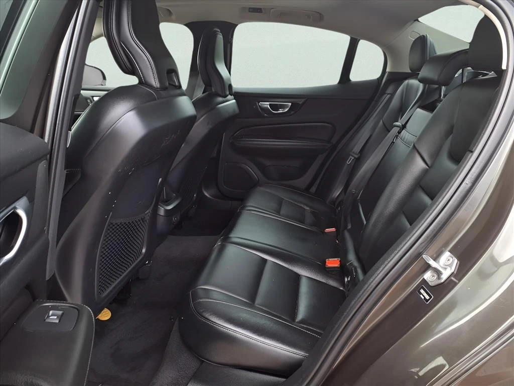 2021 Volvo - image 29