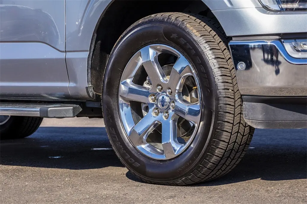 2022 Ford F-150 Lariat FX4 photo 2