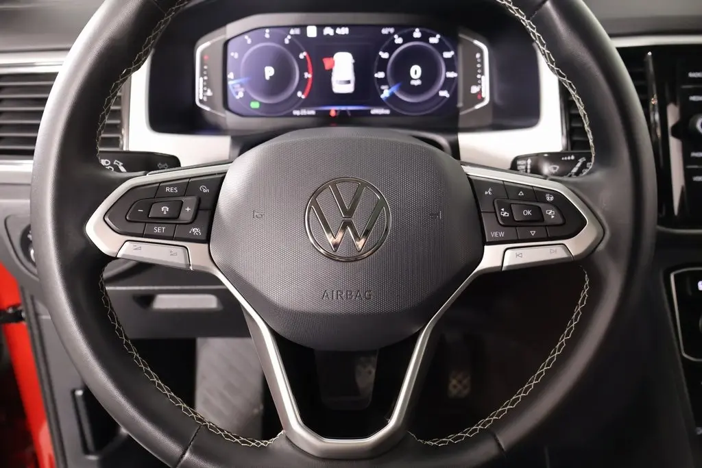 2023 Volkswagen Atlas SEL photo 3