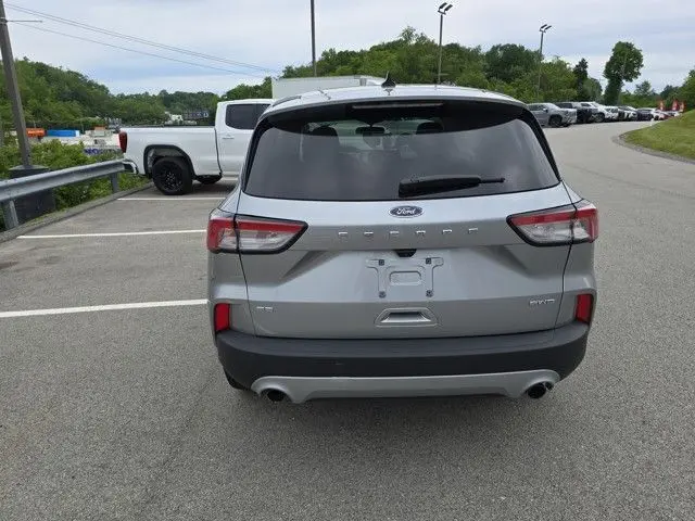 2022 Ford Escape SE photo 4