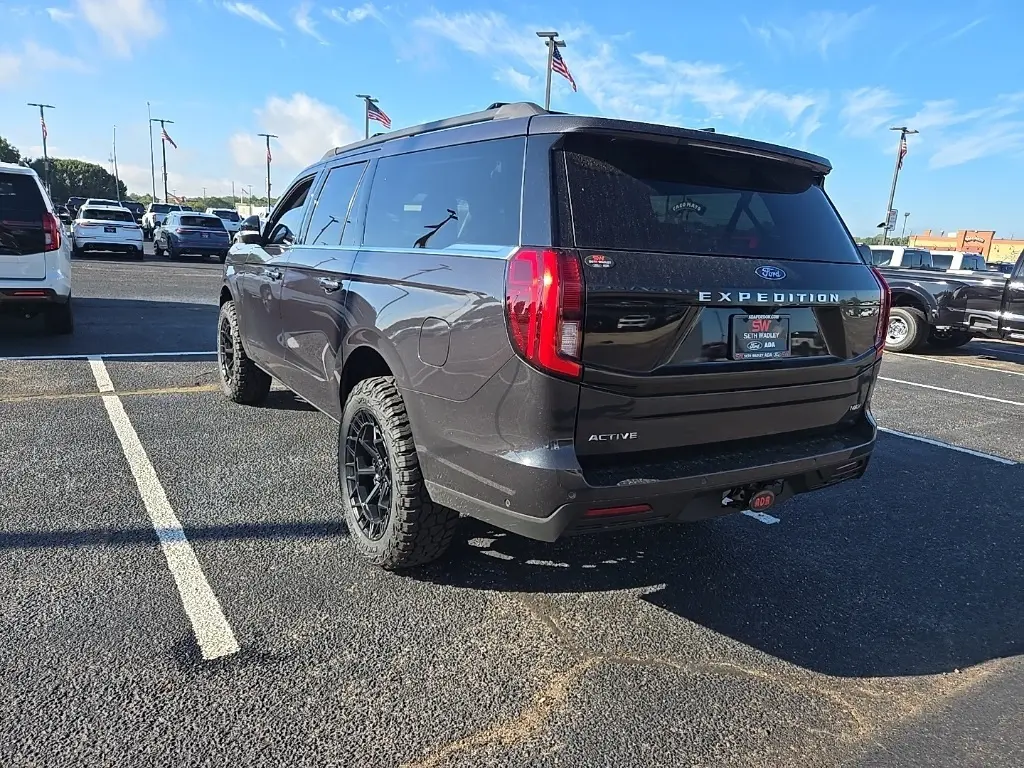 2025 Ford Expedition MAX photo 2
