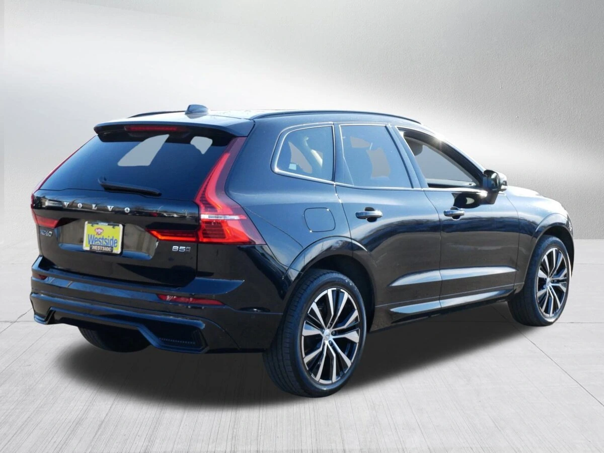 2025 Volvo - image 7