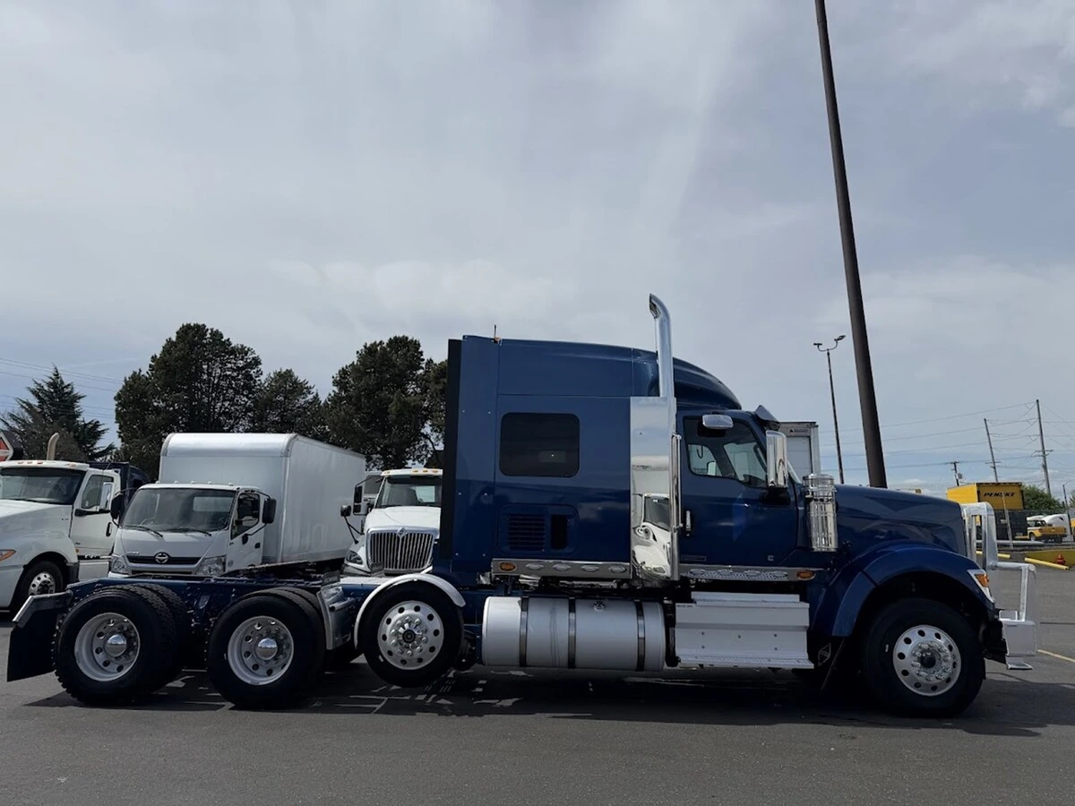 2024 International HX — photo 2