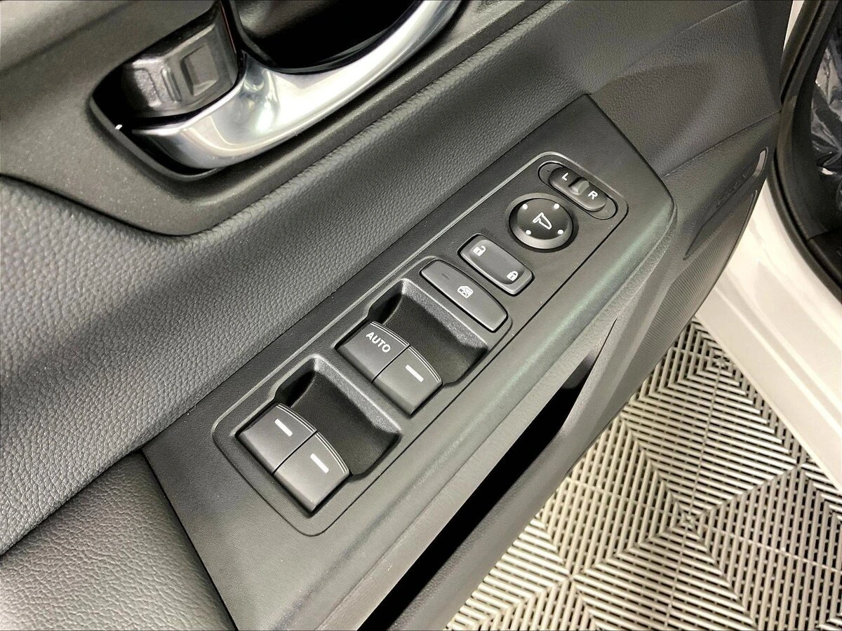 2025 Honda CR-V LX - Photo 37