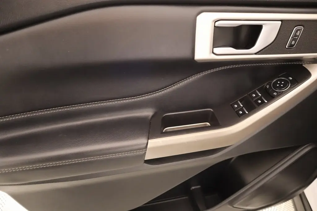 2023 Ford Explorer XLT photo 15