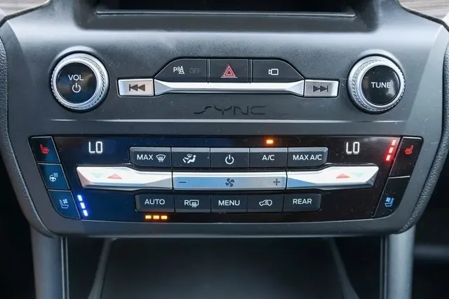 2020 Ford Explorer Limited photo 26