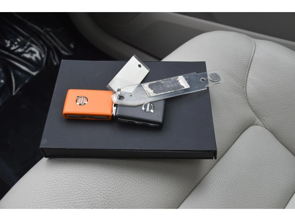 2023 Volvo - image 40