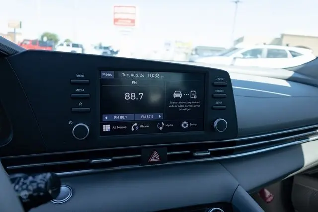 2025 Hyundai Elantra SEL Sport photo 16