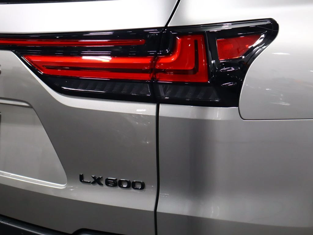 2026 Lexus LX 600 F-Sport - Photo 11
