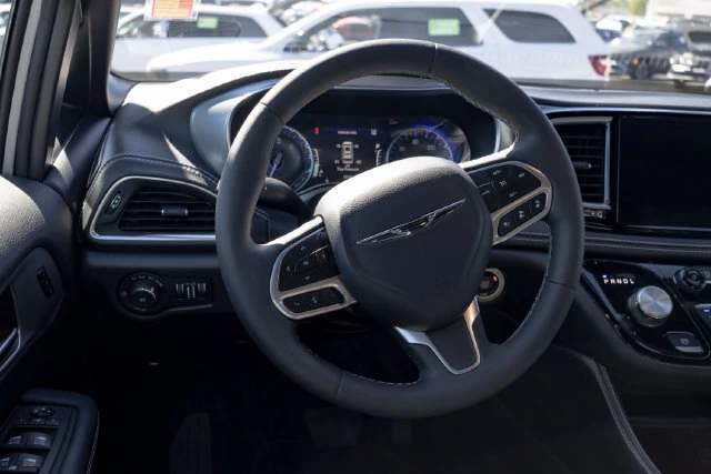 2026 Chrysler Pacifica Limited - Photo 15