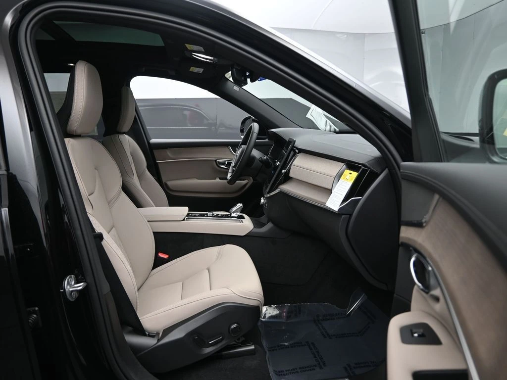 2026 Volvo - image 27