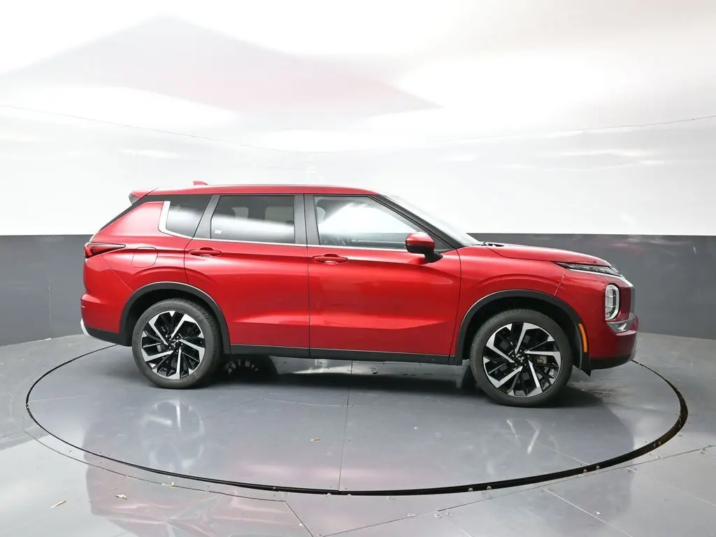 2024 Mitsubishi Outlander SE Ralliart photo 2