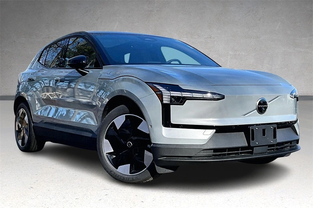 2026 Volvo - image 2