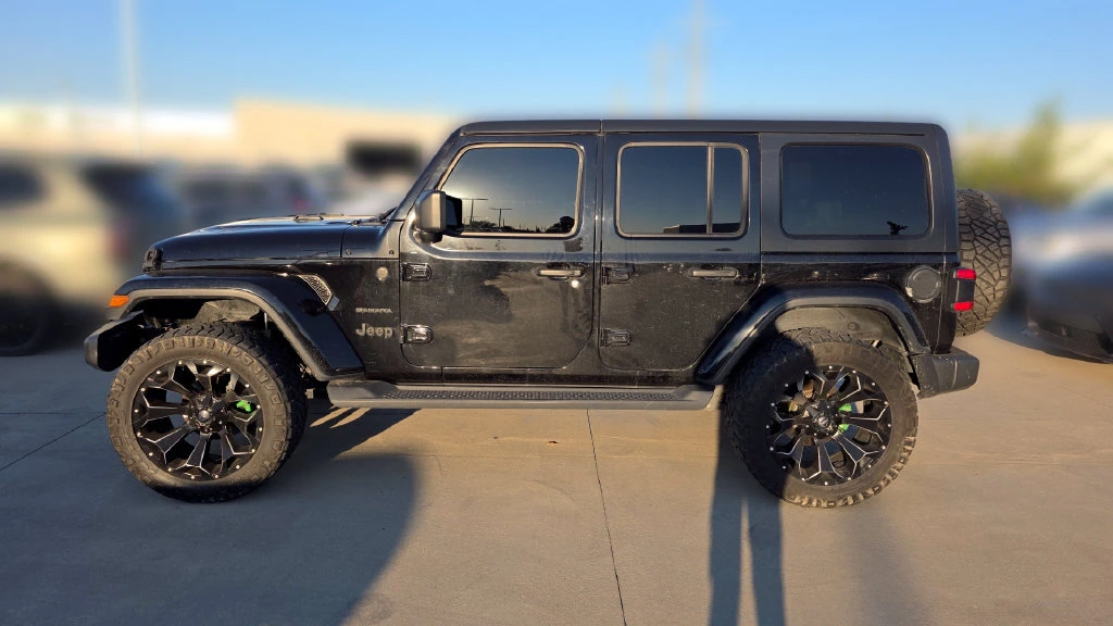 Used 2018 Jeep Wrangler Unlimited Sahara with VIN 1C4HJXEG6JW101718 for sale in Kansas City