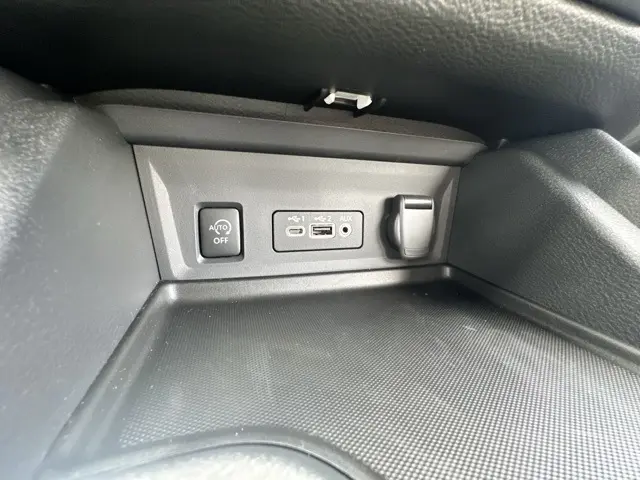 2025 Nissan Sentra SV photo 18