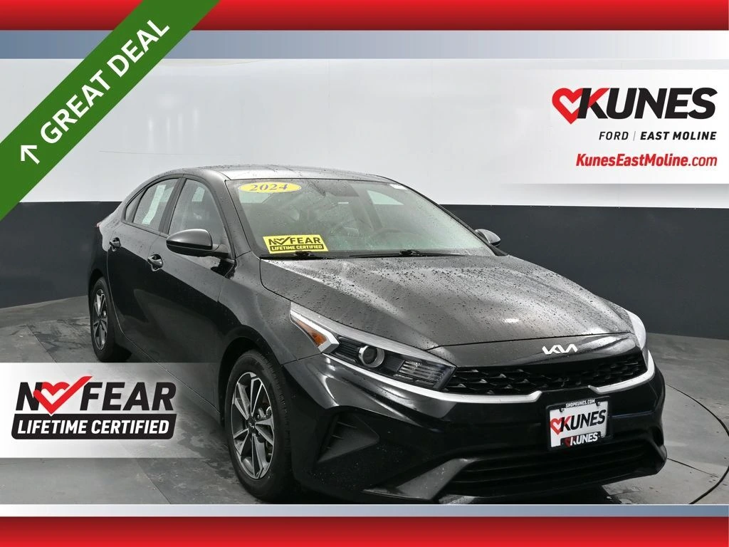 2024 Kia Forte LXS AT's photo