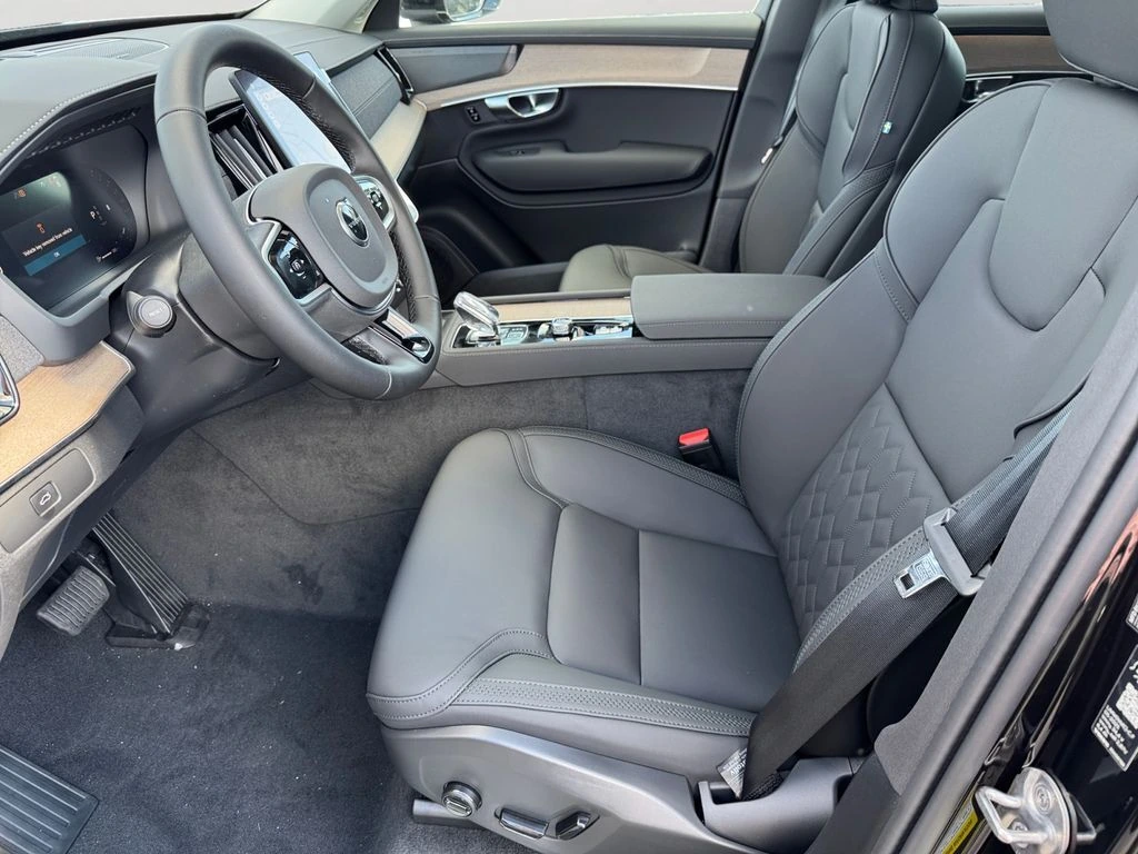 2026 Volvo - image 14