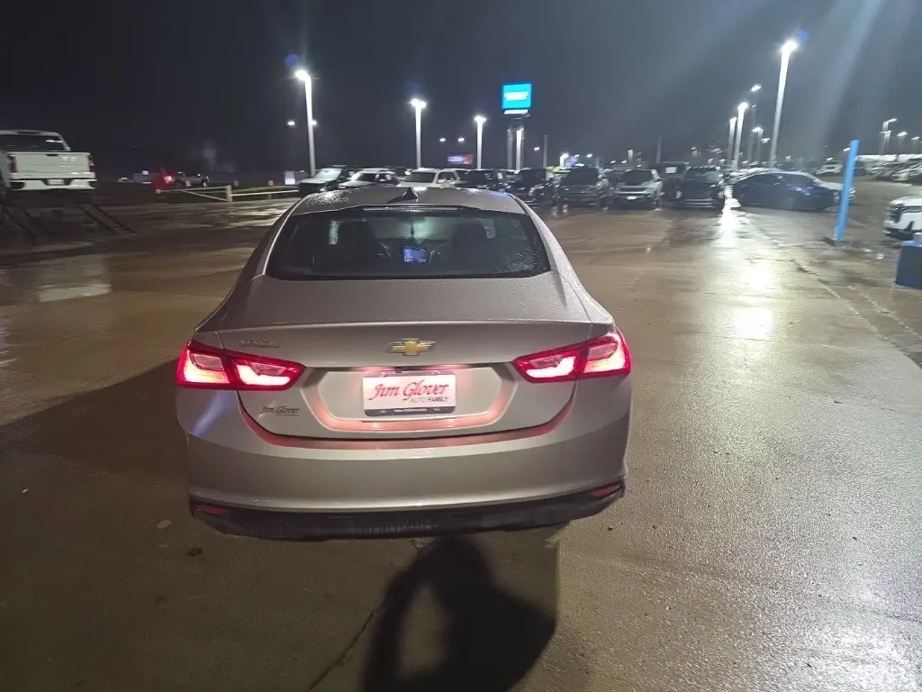 2023 Chevrolet Malibu photo 4