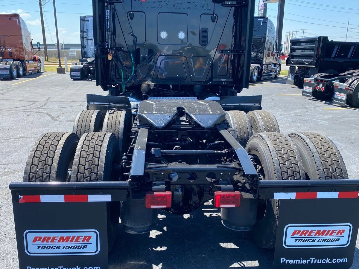 2023 International LT — photo 4