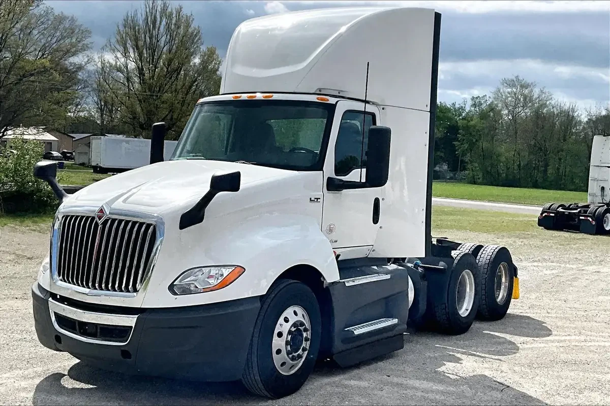 2021 International LT in Louisville, KY — photo 4