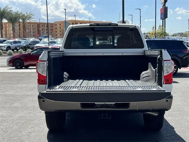 2019 Nissan Titan Platinum Reserve photo 4