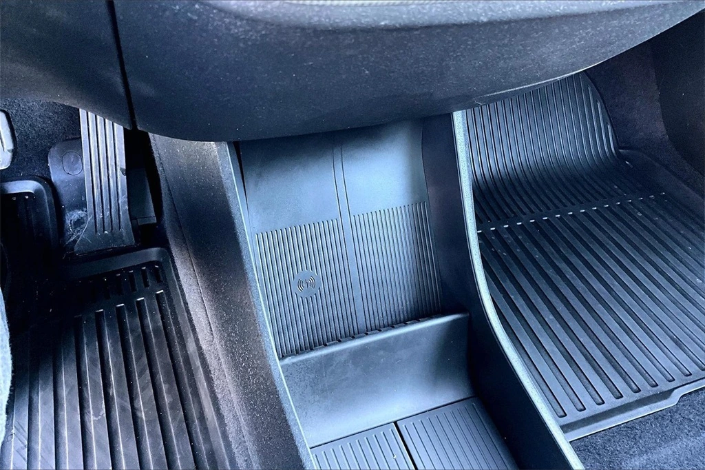 2025 Volvo - image 15