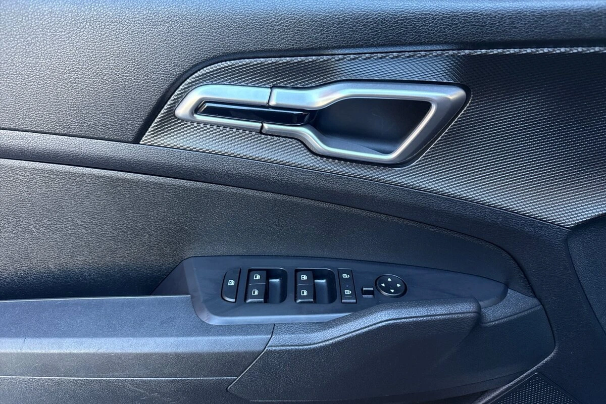 2025 Kia Sportage LX - Photo 11