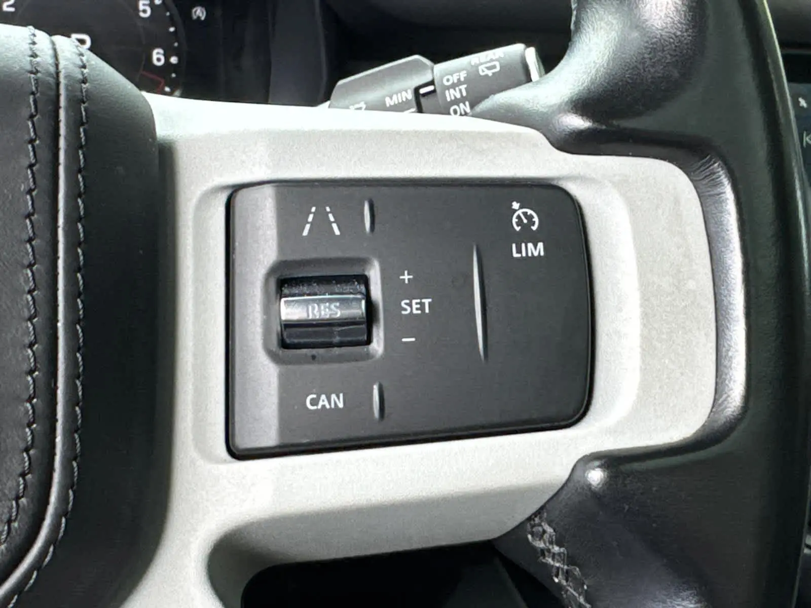 2023 Land Rover Defender X-Dynamic SE photo 21