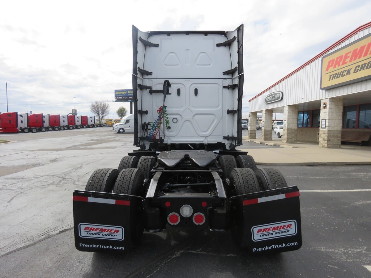 2024 Freightliner Cascadia - image 5