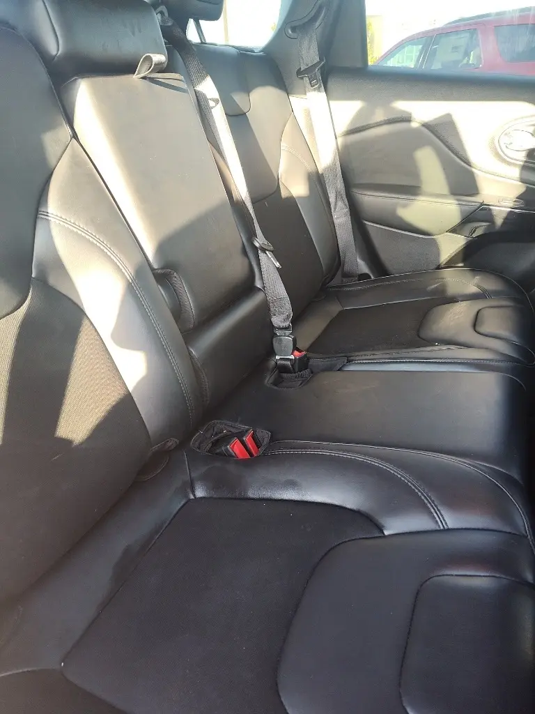 2020 Jeep Cherokee Altitude photo 28