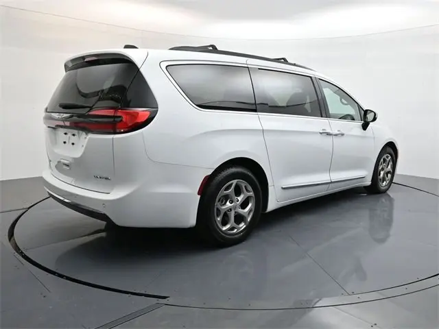 2023 Chrysler Pacifica Limited photo 4