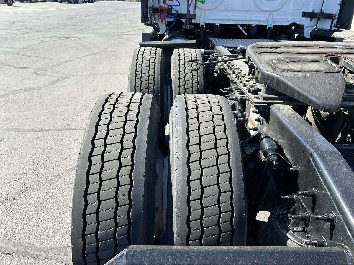 2026 Freightliner Cascadia - image 10