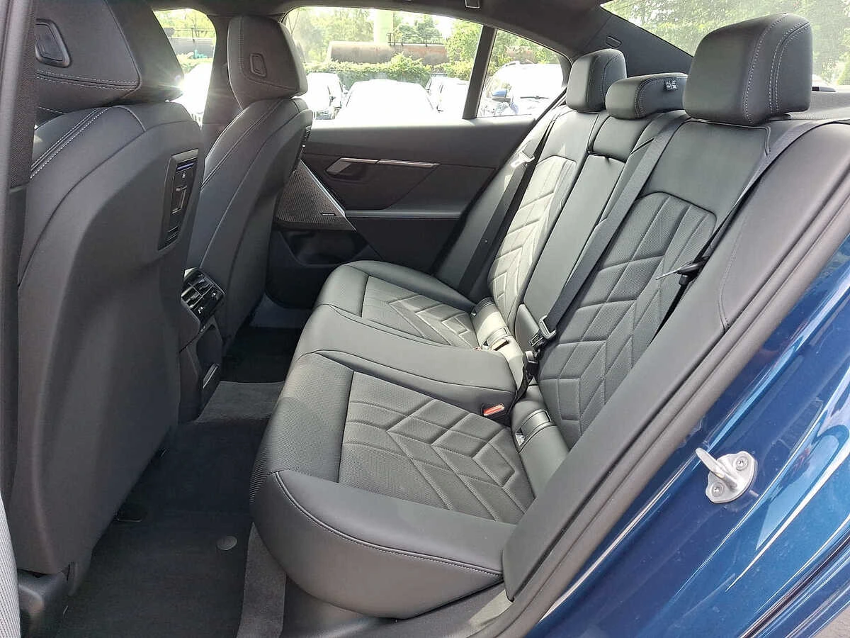 2026 BMW 5 Series 530i - Photo 8