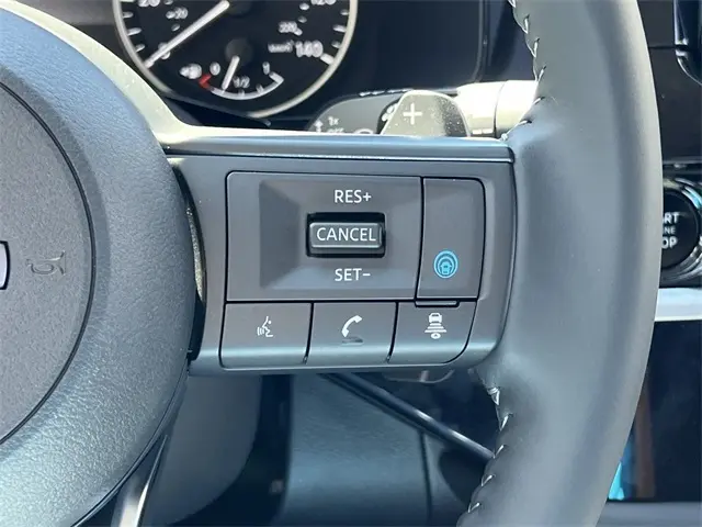 2025 Nissan Pathfinder SV photo 14